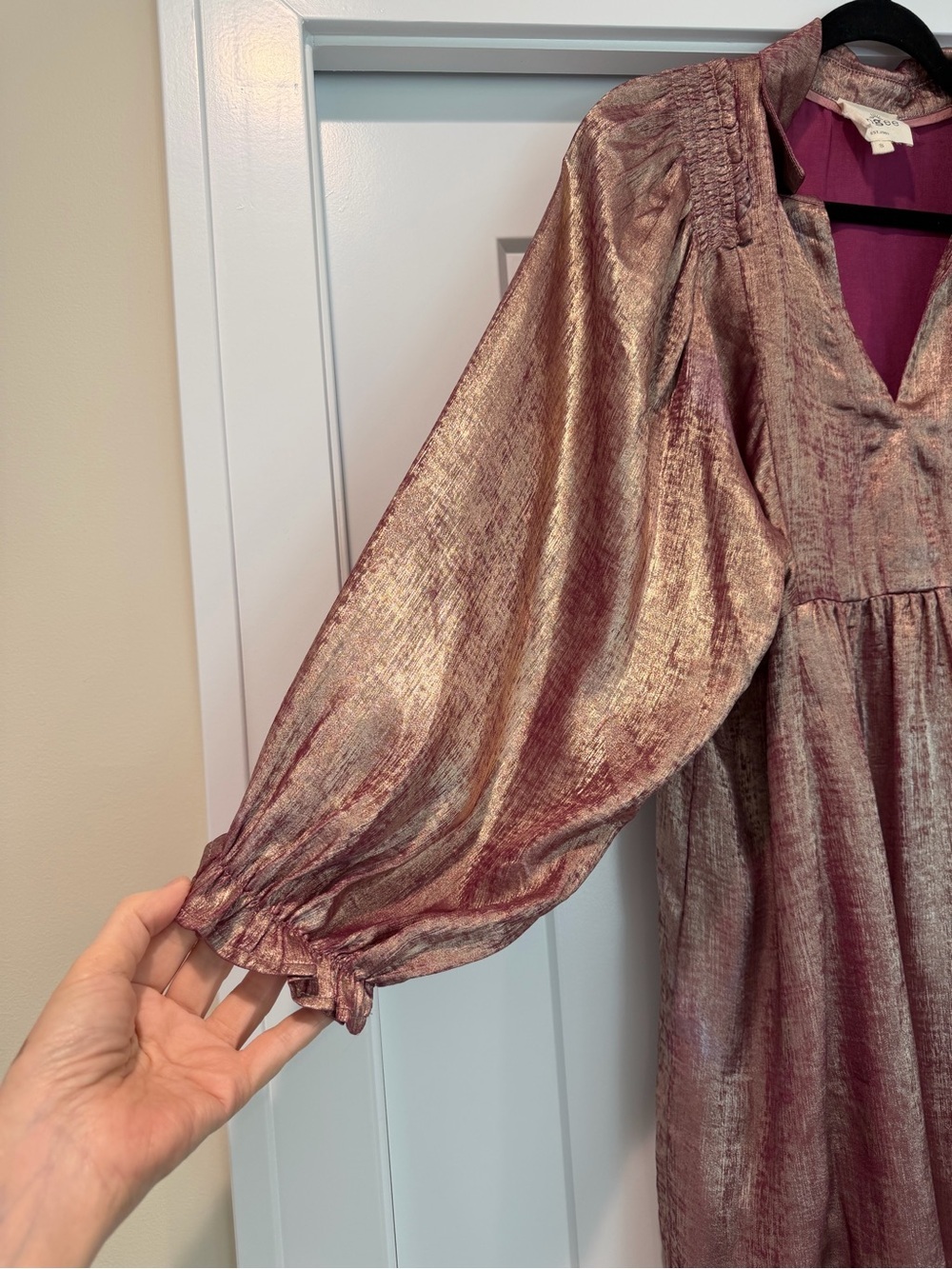 Umgee Metallic Rose Long Sleeve Collared Dress Size Small - Picture 4 of 7